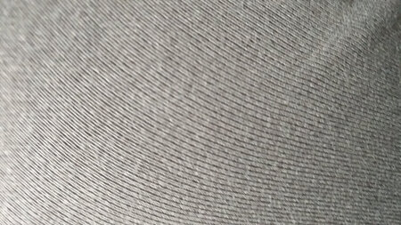 产品材质：纯棉穿上很舒服，弹性很好
尺码大小：尺码非常标准
柔软程度：运动裤我一直买李宁得因为穿着是真舒服，虽然样式简洁但不影响它的美
因为本人只穿运动裤，所以对运动裤的质量很挑剔，但这个运动裤能够满足我的要求，最主要的是不掉色，很棒的一次购物，客服态度也非常好。