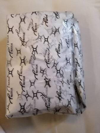 快递很给力，快递小哥服务态度很好，包装挺精致，质量很好，背起来很好看，很喜欢，点个赞点个赞点个赞点个赞点个赞点个赞点个赞点个赞点个赞点个赞点个赞点个赞