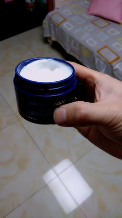 产品包装：非常大气上档次。
产品质感：非常好
保湿效果：好