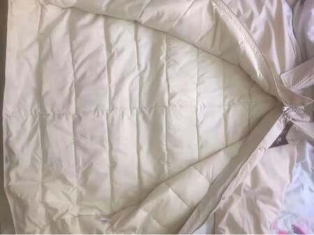 这个羽绒服，真的是太超值了，收到毛领很大也很漂亮，是真毛领，衣服宽松很好看