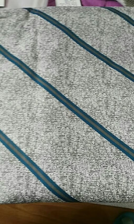 是纯棉的，质量还可以，无异味！