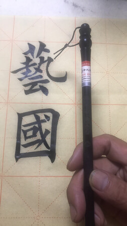 可以吧，有点大，虽然是小号的。比较软，柔顺