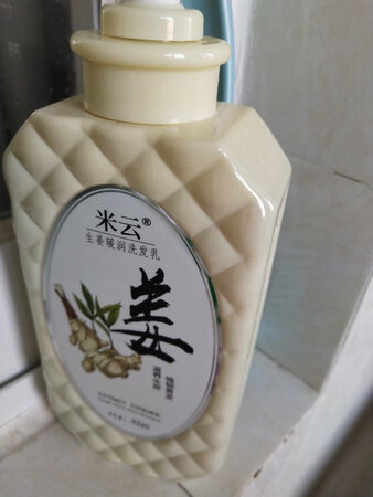 适合发质：正常
泡沫数量：丰富
控油效果：挺好
柔顺效果：挺好