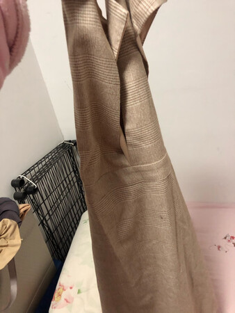 这是一条充满青春气息的裙子，感觉我的年纪有点儿吼不住这个了，但是实在喜欢，所以还是留下来了，装嫩用吧~