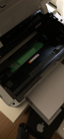 朋友推荐购买的性价比很高的一个打印机，机器本身也比较小不占位置，打印效果也还不错。