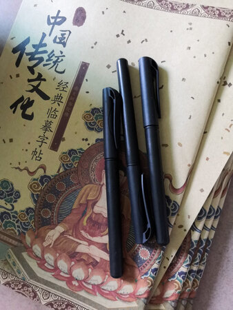 性比价高的书。质量非常好。有一套在看评论里说到的印刷重影，收到货后打开看了一点都没有印刷重影。印刷清晰，没有异味。很好的书！