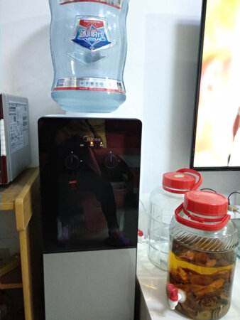 在网上看这款美的的饮水机评价都非常好，趁着双11搞活动，入手了一台，感觉还是可以，就是每次烧的开水有点少了，这个希望厂家可以改进改进吧