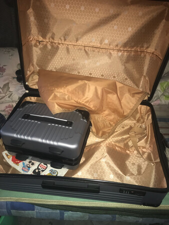 箱子已经收到了，确实不错，质量很好，容量很大，出行旅游必备。点赞。