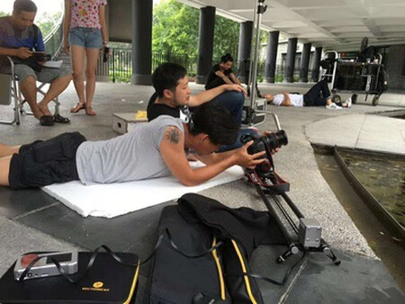 轨道很很顺滑。既可以手动又可以电动，设计很人性化，最主要是轻便，补用带助理，完全可以单人作战?