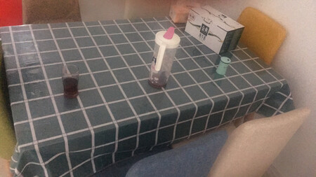 质量特别好，颜色和网上也没有差异，非常容易清理，脏了用纸或者用抹布擦一下就可以，总之这个价格非常划算，准备再买几个放在楼上餐桌和茶几上。客服服务态度也非常好，物流也很快。总之是一次非常满意的购物，下次还会来的。。。。颜色很多，选择性也很多。