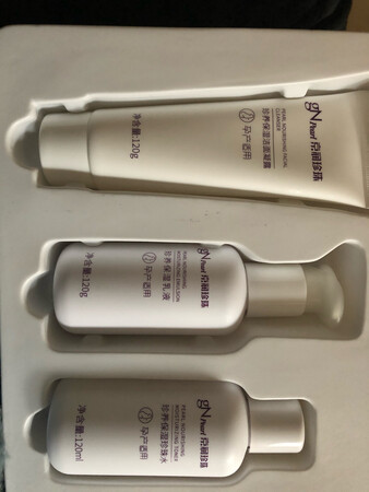 到手就开起用了，味道好，用起来也很温和，非常滋润，