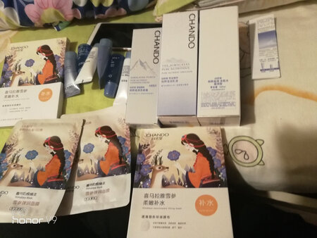 小样两条套，还送了伞?，用后再评，不过这次快递小哥是送到店里的服务感谢