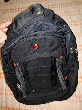看着还不错 挺大的 出去旅游很合适  希望耐用点