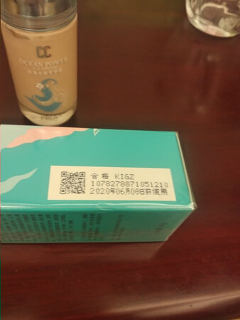 新手试用感觉还不错，容易抹开，香香的，就是感觉不太适合我的肤色