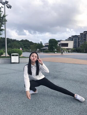 小脚裤很喜欢，收到没有色差也没有异味，下水洗了不褪色不变形，质量这么好，很满意