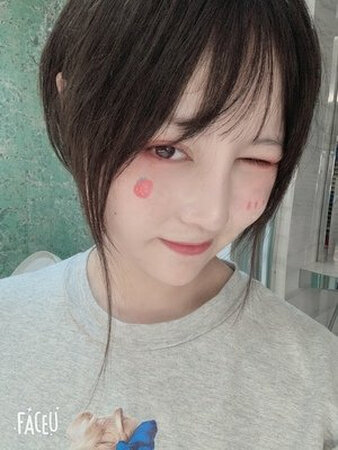 哈哈哈第一次戴真的一点都看不出来跟真的一样，满意