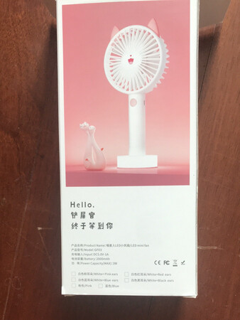 差评。
外表很可爱，质量很一般，噪音很扰民，做工不走心，底座风扇不匹配。电池也不持久。
拍拍买了那么多东西，觉得这次是最失望的，很差，真的很差。
白瞎了那么可爱的设计，全被做工给毁了。