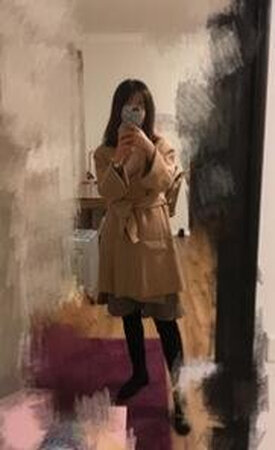 反季活动买的大衣，价格还是可以接受的，非常好看的大衣，面料是羊毛的质感非常不错，做工也很精致，款式也很时尚，穿起来显瘦气质，而且高端大气上档次！[图片]