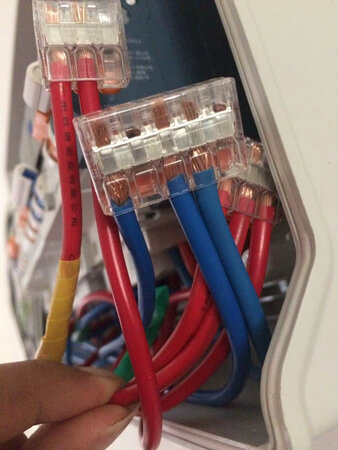 做工精细，使用方便，一个接盒可放几个