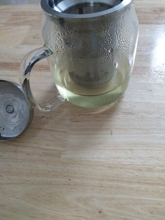 玻璃瓶很薄，感觉好小，一个人泡茶喝还差不多