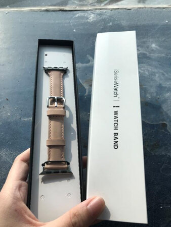 表带质量真好，跟实体店的差不多，简直棒！不亏不亏！连接手表的地方也很贴合。物有所值！总体来说很满意的一次购物