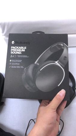 做工质感：很不错
音质音效：动词打次非常好
舒适度：没有夹耳朵的感觉
续航能力：很强劲
其他特色：颜值也很高
总体来说耳机性价比非常高，一分钱一分货。值得购买。