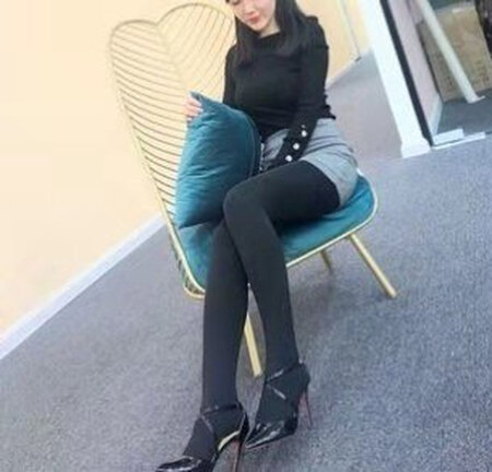 真的非常不错的袜子,便宜又好看,买两件打八折,穿上出去玩。很显瘦穿上也不勒腿,朋友看到我都说我腿瘦了。质量也不错,面料比较顺滑, 很赞。