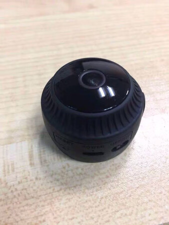 这款摄像头还是蛮不错的，用来监控车辆的，无线连接功能稳定，夜视功能也蛮清晰的，最满意的一点就是这款监控不用拉网线，随放随用有点拎包入住的感觉哈哈！无线和手机流量均可操作使用，连接手机便可轻松回放和实时画面了，真是方便得不能再方便了，操作简单我爸没两下也会用了，值得推荐！