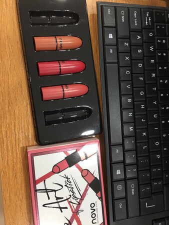 颜色好看，样子精美，很喜欢，五支，同事也喜欢，送给她两支