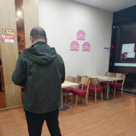 外套收到了 码数刚刚好 风吹不进很好满意