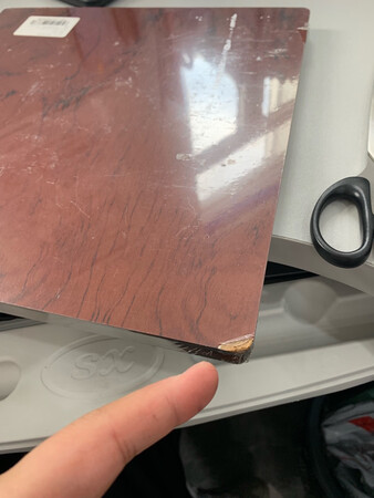 货品已收到，边角有磨损。