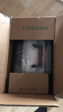 关于买手拉箱，我确实有很多话要说。之前买了一个品牌的，24寸的。发了货之后发现不喜欢。然后接着不敢乱买了。我就一直在网上浏览。关注。经过。多方面的比较，我选择了这一块。我还没见到产品发到老家啦。家里人说很漂亮质量很好。