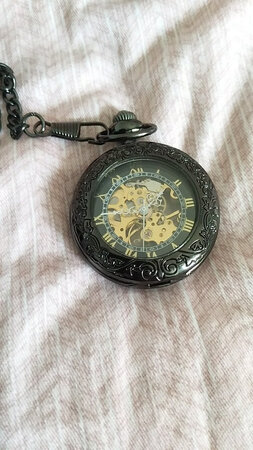 我个人感觉这怀表还是不错的，下面是实图