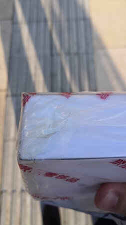 为什么现在京东包装都没以前干净了，已经多次都是脏脏的，这个是包装内和快递员无关