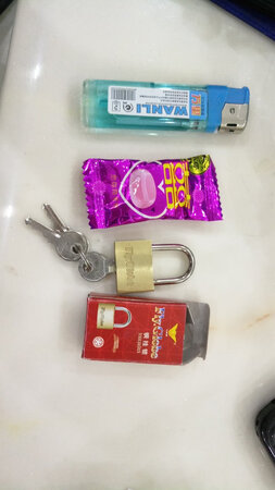 锁好小，买错了！！当时没看到是这么小！只好凑着用！！