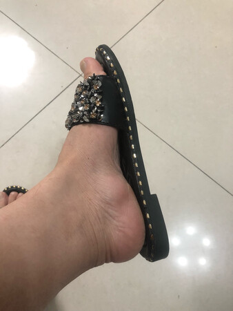 外观颜值：很炫
舒适度：非常舒服
尺码大小：非常合适
材质手感：很软
做工细节：做工仔细
其他特色：可以穿出门，好配衣服