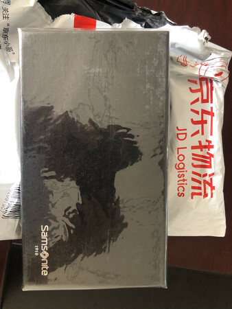外观颜值：美
做工细节：精美
材质手感：软
适用场合：商务休闲
容量空间：大