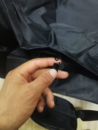 太差劲了，打开快递拉链就是坏的，直接从快递里掉出来了，质量特别差，购买体验也特别差，不想再买了，差评！