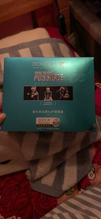 这个去黑头的套装，总体来说还是可以的，第1次用的时候感觉清理的挺干净的，但是有一些大的和比较深的也是清理不出来，需要用鼻头针自己清理的，第2次再用的时候发现，嗯清理的不是很干净，不知道是不是因为时间短的原因，紧致精华还是不错的，有一次用的时候最后没有时间了，没有用收缩毛孔精华，就发现，毛孔还是挺大的，这个建议一周敷3~4次，因为他的效率不是特别的强，所以感觉常用还是可以的