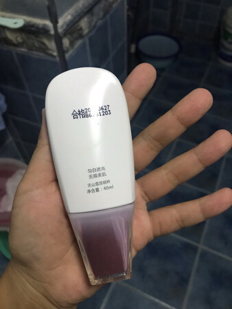 买给妈妈的，妈妈的韩束的铁粉，以前用的韩束红BB，这次雪白肌BB搞活动，买了两支，应该可以用很久，保质期也比较长，妈妈才用了几天，效果还行，等再用用再来追评。快递的包装结实，没有破损的，BB霜没有被挤压，物流速度也还行，总体满意。