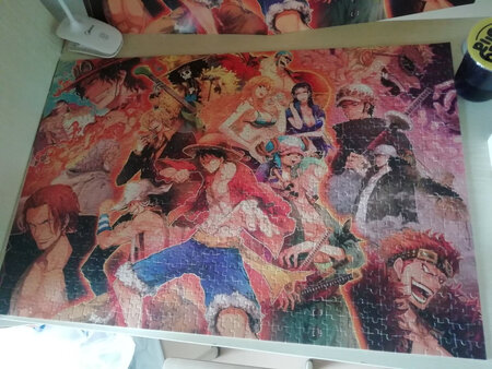 很不错，拼起来就有点“上头”，第一次拼完1000块拼图，主要是图案是我喜欢的海贼王，打算送给朋友做生日礼物。