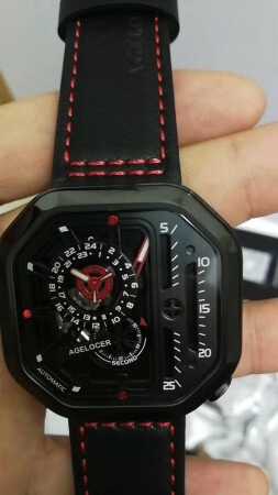 同事以为要上万，爱了爱了。很满意，客服姐姐也很耐心
防水性能：防水不错
机芯类型：超高大上
外形外观：相当的不错，设计厉害了