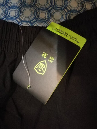 裤型太差了。长短正常，屁股肥大，裤裆很深。适合粗壮大屁的体型穿。