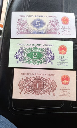 是新的，手感还不错，就是不知道真假，舍不得用水泡。