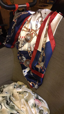 絲巾非常好，买了两条非常满意的一次购物