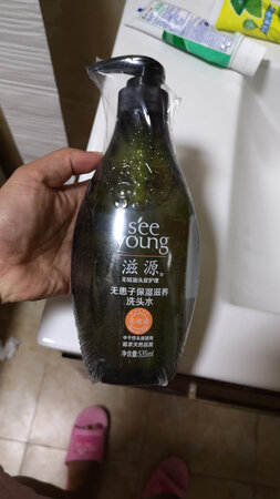滋源无患子保湿滋养洗头水，超级好用。无硅油，健康养发。用了滋源洗发水都不想换别的牌子了。配合滋源护发素用效果更好。洗后头发柔顺不打结，不干枯。香味清新，一瓶可以用挺久的了。京东送货上门特别安心，快速。希望多点活动，多点优惠。会继续关注回购的。