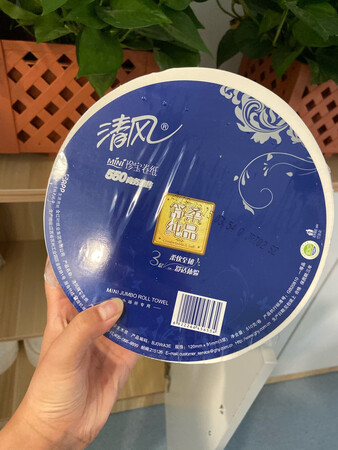 一直在用清风的大盘纸 质量很好 不会很薄 公司买了很多囤货