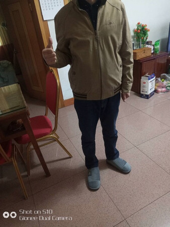 衣服穿着舒服，上身效果不错！很满意！！下次再来你家买，质量点个赞，老爸开心得不得了