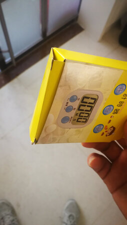 使用感受：声音比较大，使用也比较方便，后面有吸铁石放哪都方便，可以记时，也可以倒计时太方便了
外观设计：外观小巧美观放哪都好看，
做工材质：塑料的材质耐脏易察，
其他特色：放哪都好用的一款计算器，好评好评