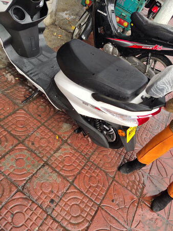 感觉与店里款式有点差异，尤其是前面大灯款式不同，前几年买过黑豹款，速度可以跑到55，这款黑豹5速度连40都上不去，哎。。。其他都挺好。对我们平民老百姓来说希望能多骑几年。